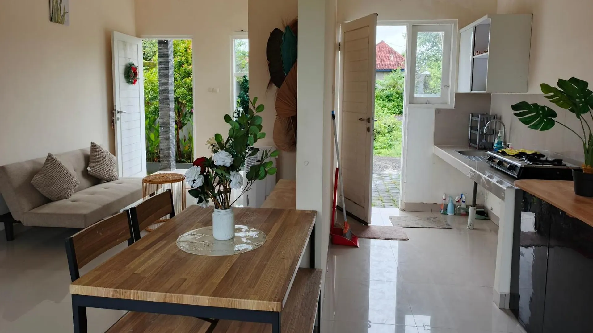 Casa White Kutuh Apartment Ungasan  Indonesia